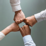 組織の課題を解決し、成果を向上させるための5つのマネジメント方法| Senses Lab. | top