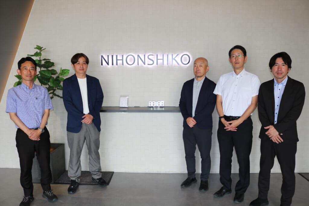 日本紙工株式会社
