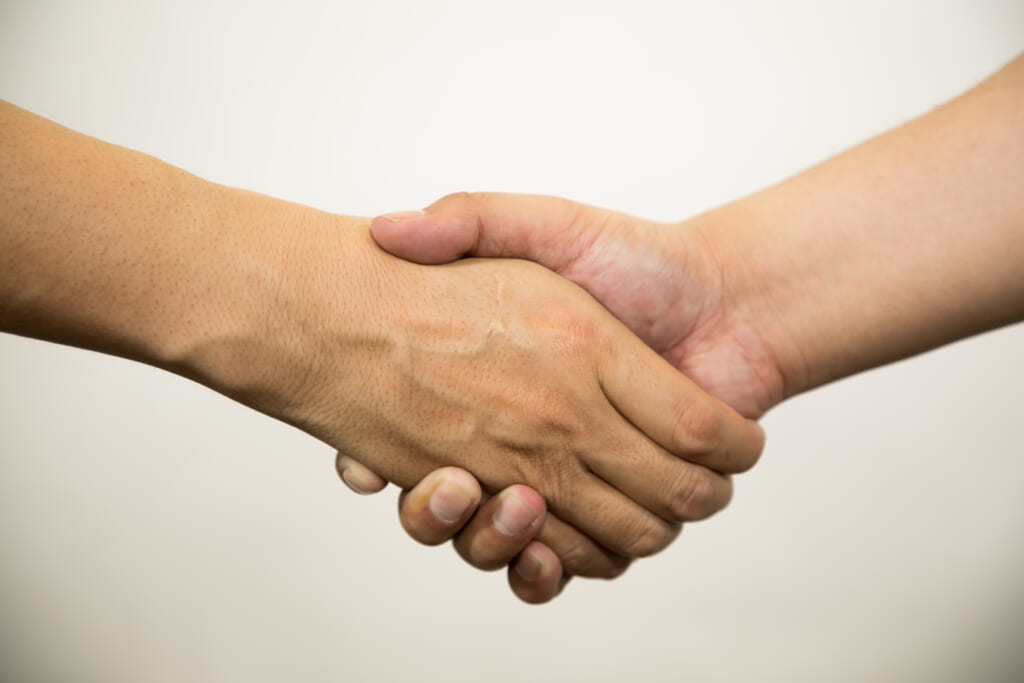 shakehands